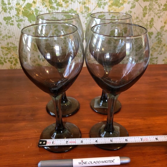 Black Glass Wine Glasses Set of 4 Grey Smoked Glass Free Gift Entertaining - Picture 7 of 8